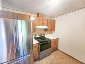 990 NE Larson Blvd in Belfair, WA - Building Photo - Building Photo