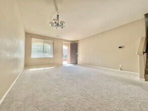 8173 Crimson Creek Ct in Las Vegas, NV - Building Photo - Building Photo