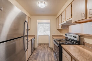 Hogan Woods in Gresham, OR - Building Photo