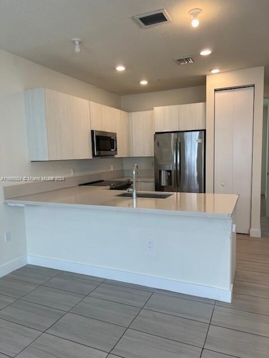 10229 NW 64th Ter, Unit 304 in Doral, FL - Building Photo