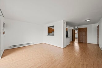 1348 Geneva Dr in Palatine, IL - Building Photo - Building Photo