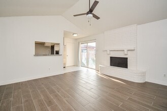 4906 E Orem Dr in Houston, TX - Building Photo - Building Photo