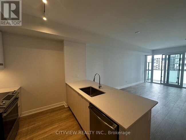 430-1430 Square One Dr in Mississauga, ON - Building Photo - Building Photo