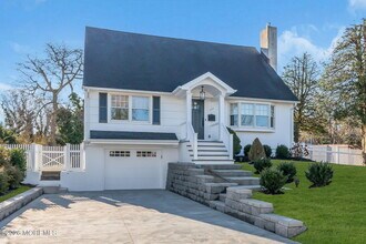 723 Pitney Dr in Spring Lake, NJ - Building Photo - Building Photo