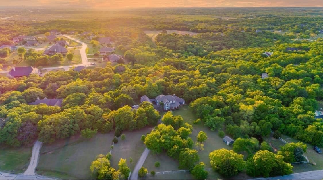 1751 Spring Mountain Road in Cross Roads, TX - Foto de edificio