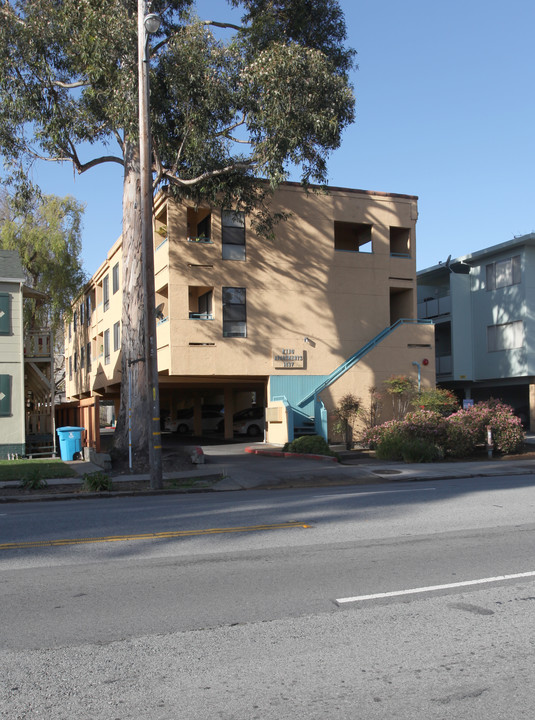 1437 El Camino Real in Burlingame, CA - Building Photo