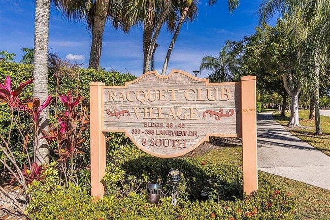 369 Lakeview Dr in Weston, FL - Building Photo - Building Photo