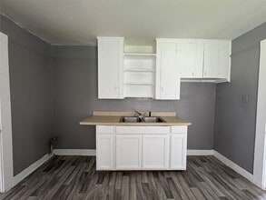 715 W 4th St in Freeport, TX - Building Photo - Building Photo