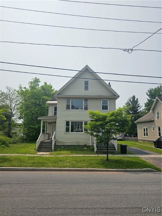 131 West St in Watertown, NY - Building Photo