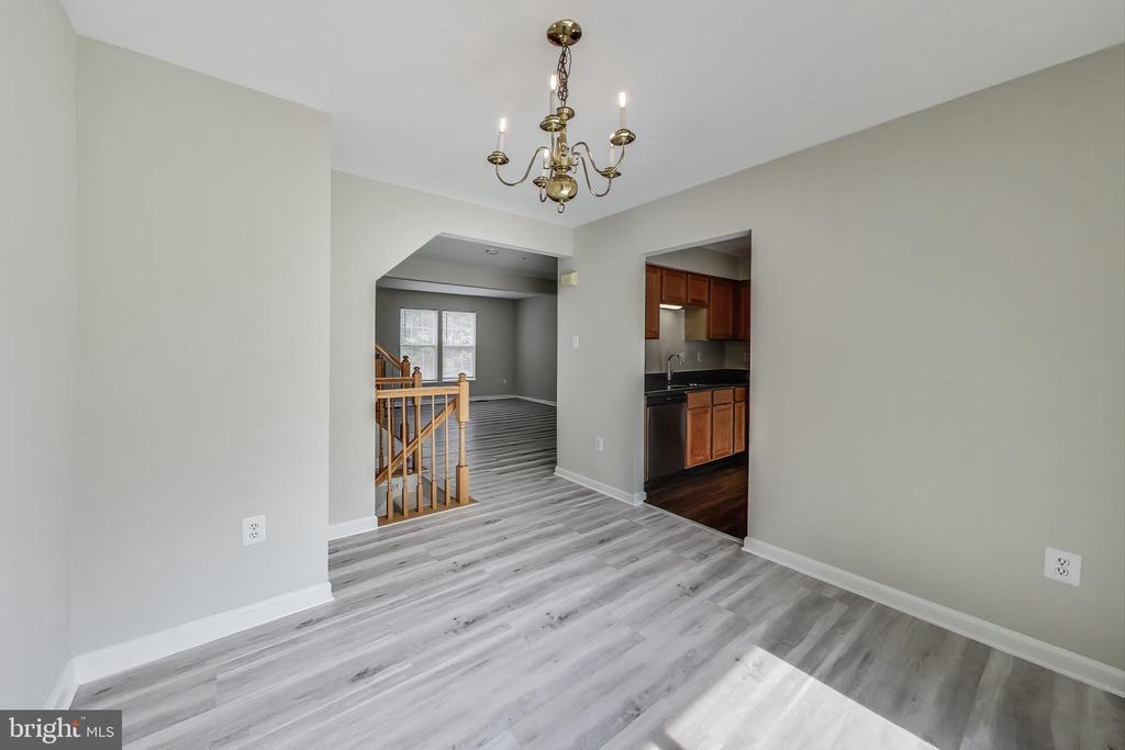 13504 Hayworth Dr in Rockville, MD - Building Photo
