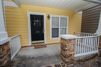 223 Forest Green Dr in Columbia, SC - Building Photo - Building Photo