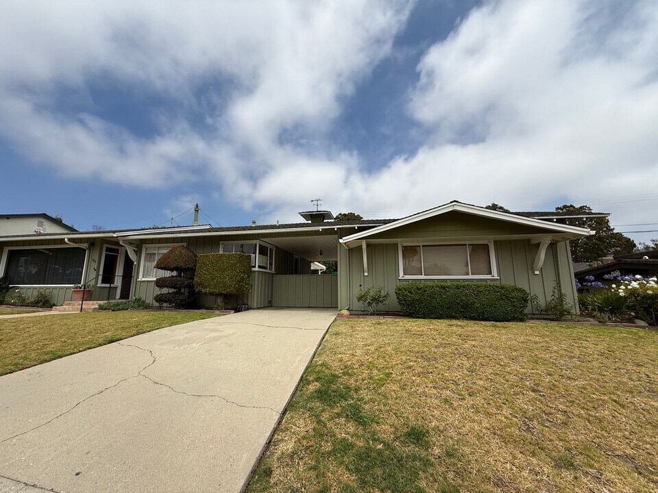 366 Appian Way in Ventura, CA - Building Photo