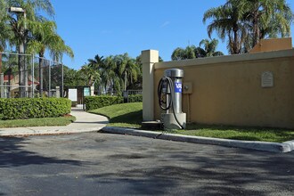 Savannah Place Apartments in Boca Raton, FL - Building Photo - Building Photo