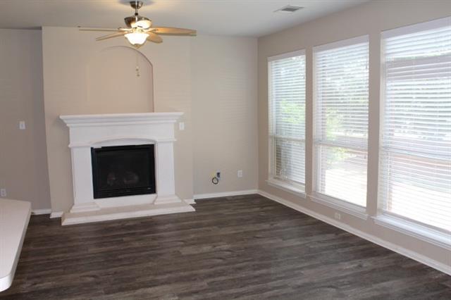 2741 Lynx Ln in Fort Worth, TX - Building Photo