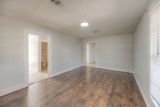 204 S Pitzer St in Colmesneil, TX - Building Photo - Building Photo