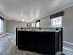 300 Caseybrook Ct in Browns Summit, NC - Foto de edificio - Building Photo