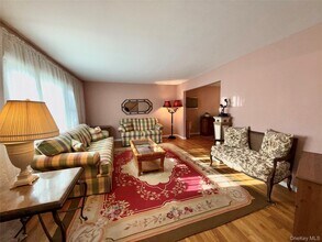 15 Sherry Ln in Hauppauge, NY - Building Photo - Building Photo