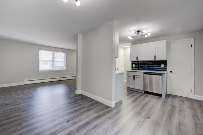 20 Howard St, Unit 9C in East Hartford, CT - Foto de edificio - Building Photo