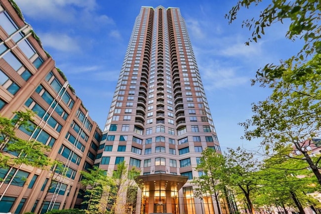 400 N La Salle Dr, Unit 3909 in Chicago, IL - Building Photo - Building Photo