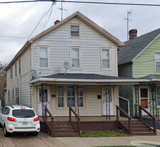 323 Ash St in Erie, PA - Building Photo