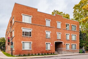 5267 De La Côte-Saint-Antoine Ch in Montréal, QC - Building Photo