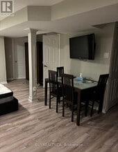 85 October Ln in Aurora, ON - Building Photo - Building Photo