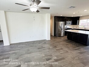 1373 S Autumn Breeze Ct in Hanford, CA - Building Photo - Building Photo