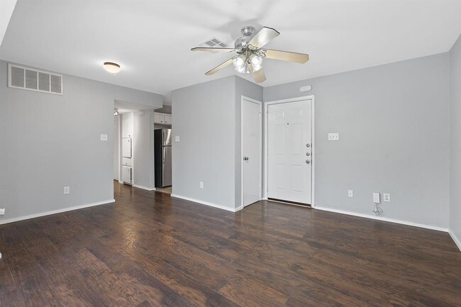 2104 Cullen Ave in Austin, TX - Building Photo - Building Photo