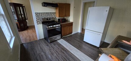 24 Bronx Ave, Unit 1 in Bridgeport, CT - Building Photo - Building Photo