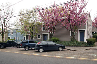 Upshur House in Portland, OR - Building Photo - Building Photo