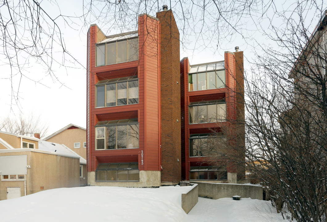 10743 107th St NW in Edmonton, AB - Building Photo