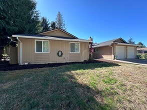 40000 McCormick Dr in Sandy, OR - Building Photo - Building Photo