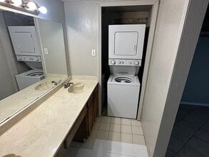 9833 Walnut St, Unit #Q102 in Dallas, TX - Building Photo - Building Photo