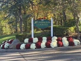 16 Huntington Commons in Yaphank, NY - Building Photo