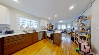 165 Boylston St, Unit 1 in Boston, MA - Building Photo - Building Photo
