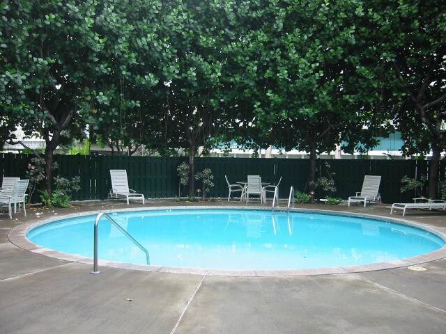 750 Amana St-Unit -APT 1810 in Honolulu, HI - Building Photo - Building Photo