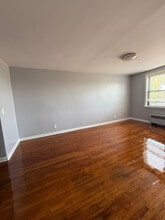 4 Chestnut St in East Orange, NJ - Building Photo - Building Photo
