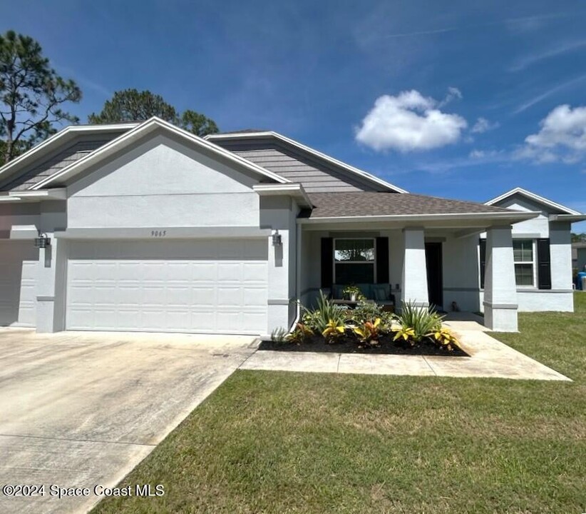 9065 103rd Ave in Vero Beach, FL - Building Photo