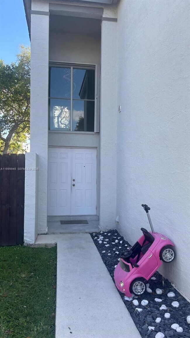 11460 SW 73rd St in Miami, FL - Building Photo - Building Photo