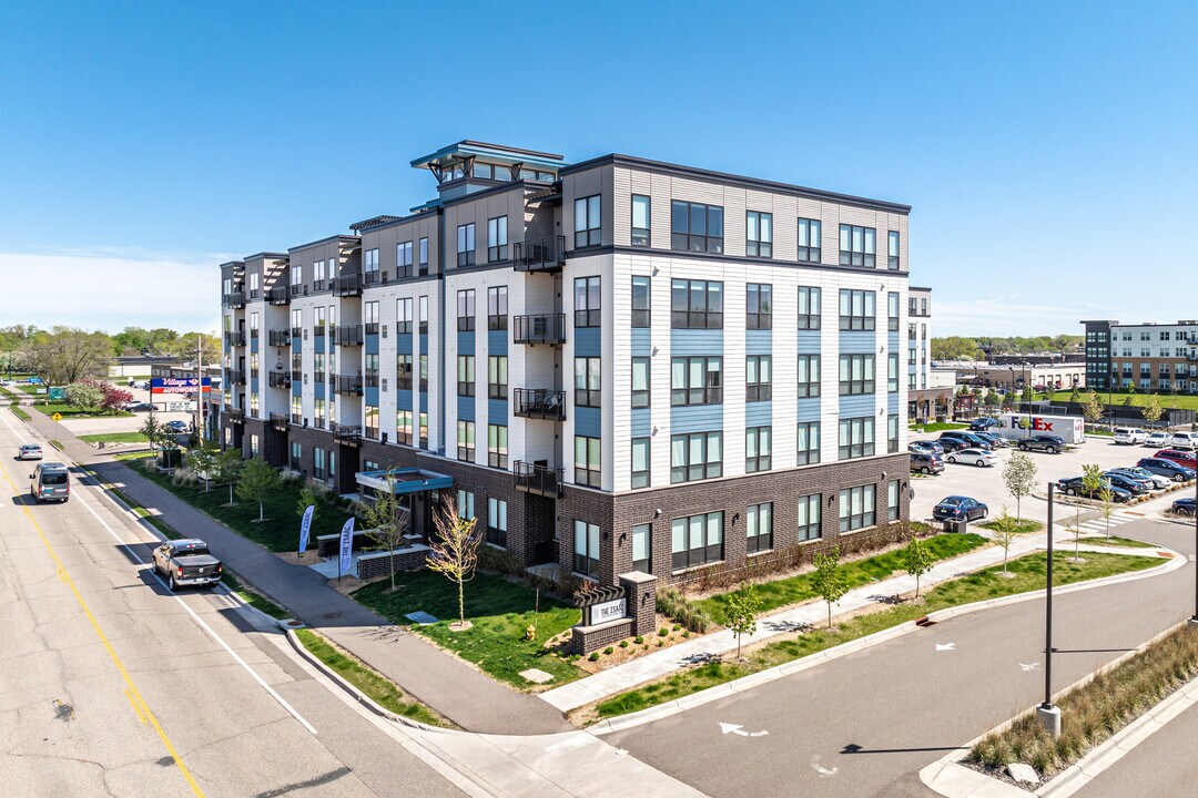 The Isaac in Roseville, MN - Foto de edificio