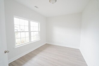 109 Guana Ln in Bloomingdale, GA - Building Photo - Building Photo