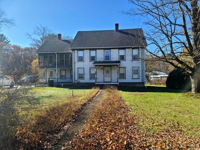 10 Maple Ave in Grafton, MA - Building Photo - Building Photo