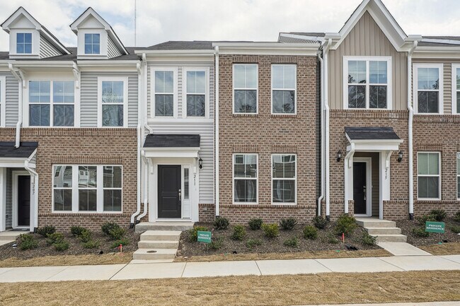 property at 211 Chesapeake Cmns St