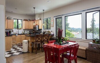 5208 Fleming Ave in Oakland, CA - Building Photo - Building Photo
