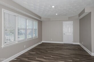 1712 Star Rest Dr in Louisville, KY - Building Photo - Building Photo