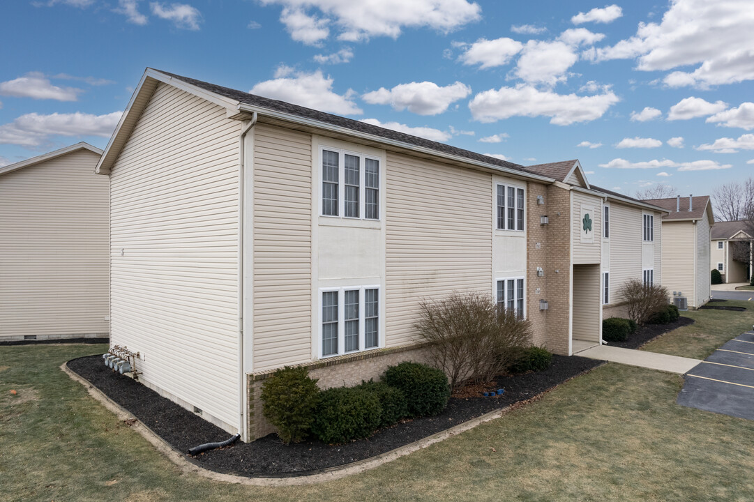 Shamrock Village in Bowling Green, OH - Building Photo