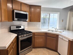 14349 El Contento Ave in Fontana, CA - Building Photo - Building Photo