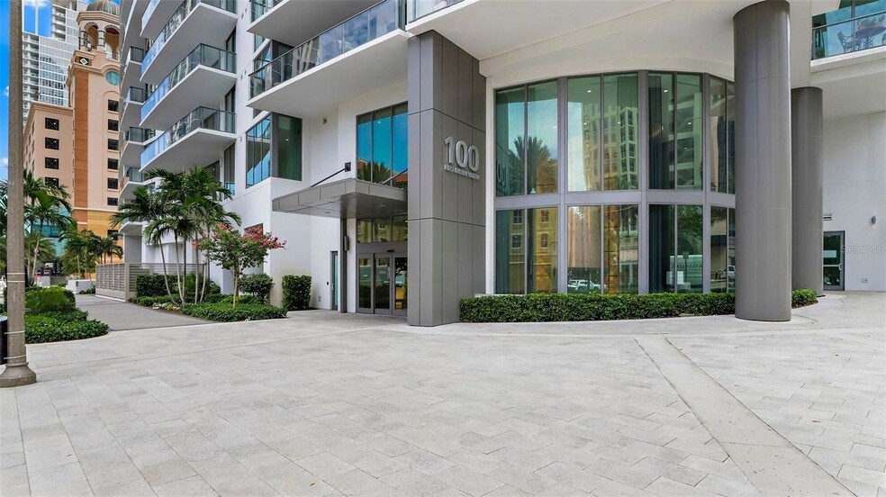 100 1st Ave N, Unit 201 in St. Petersburg, FL - Building Photo