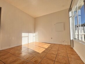 7475 Cherokee Trail, Unit 7475&1/2CherokeeTrail in Yucca Valley, CA - Foto de edificio - Building Photo