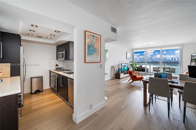 1000 Meridian Ave in Miami Beach, FL - Building Photo - Building Photo